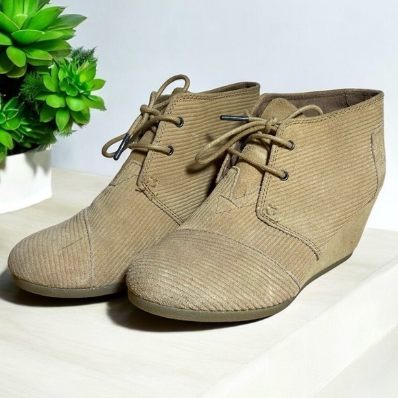 Toms Desert Boots Women's sz 8.5  Beige Corduroy Wedge Ankle Booties Lace Up - Picture 1 of 10